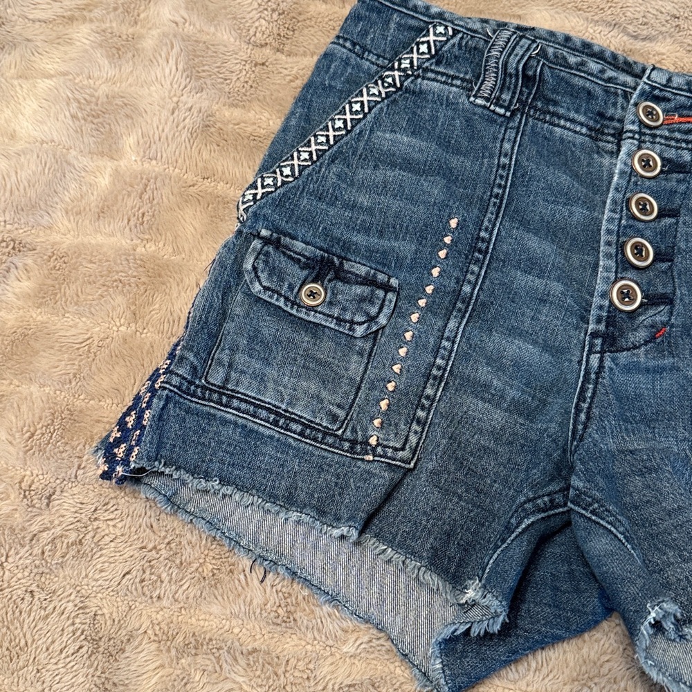 Denim Button-Front Embroidered Women’s Shorts - Blue - Picture 6 of 12